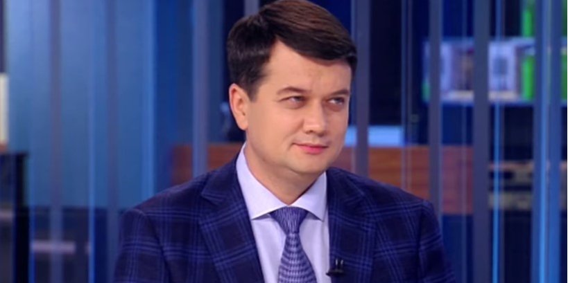 За його словами, закон про особливий статус Донбасу не передбачає федералізацію. (Фото: Скріншот відео Сьогодні/Youtube)