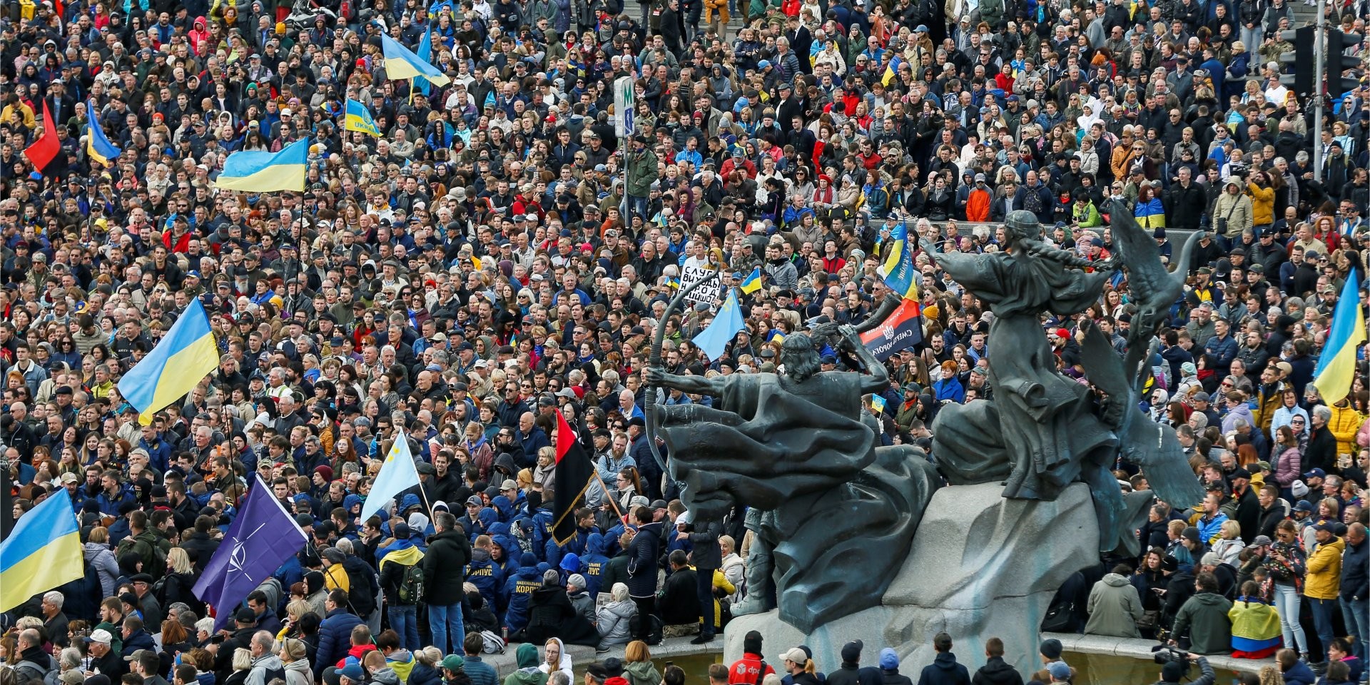 Учасники акції на Майдані в Києві (Фото: REUTERS / Valentyn Ogirenko)