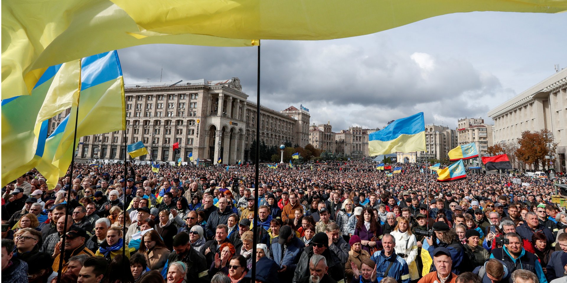 Ні капітуляції! — акція протесту в Києві, 6 жовтня (Фото: REUTERS / Valentyn Ogirenko)