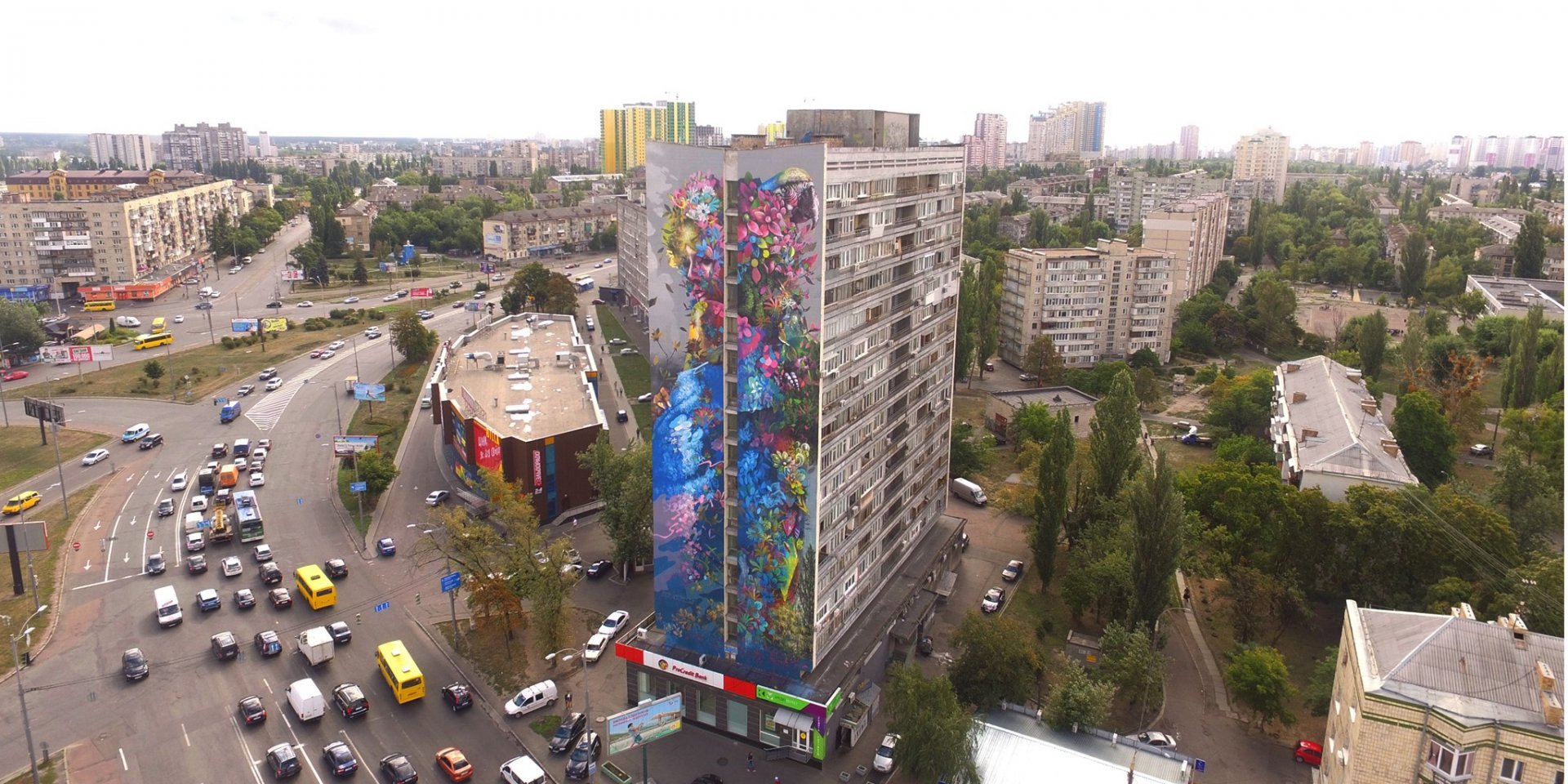 Коммунальщики закрасили знаменитый мурал — фото — новости Киева / NV