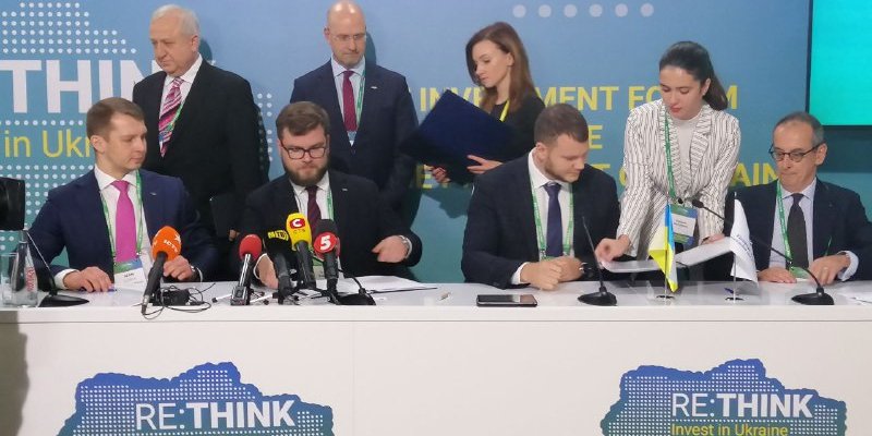 Подписание меморандума прошло во время инвестфорума в Мариуполе (Фото: НВ)