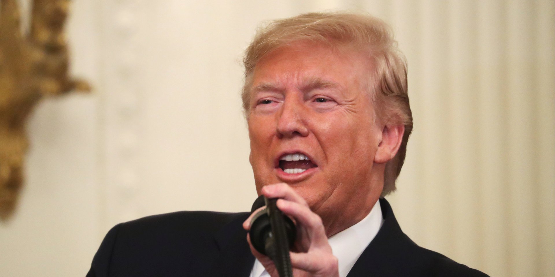 Трампа призвали прекратить нападки на тайного информатора (Фото: REUTERS/Leah Millis)
