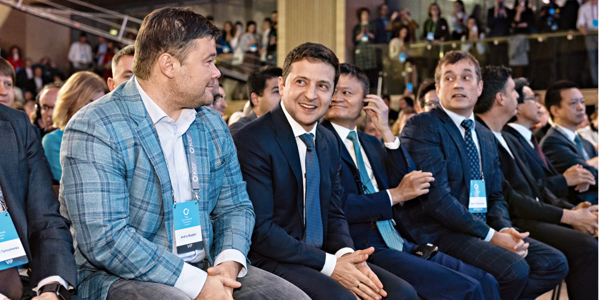Слева от президента Украины Владимира Зеленского — Джек Ма, человек, чье состояние соответствует 30% ВВПУкраины (Фото: КМЕФ)