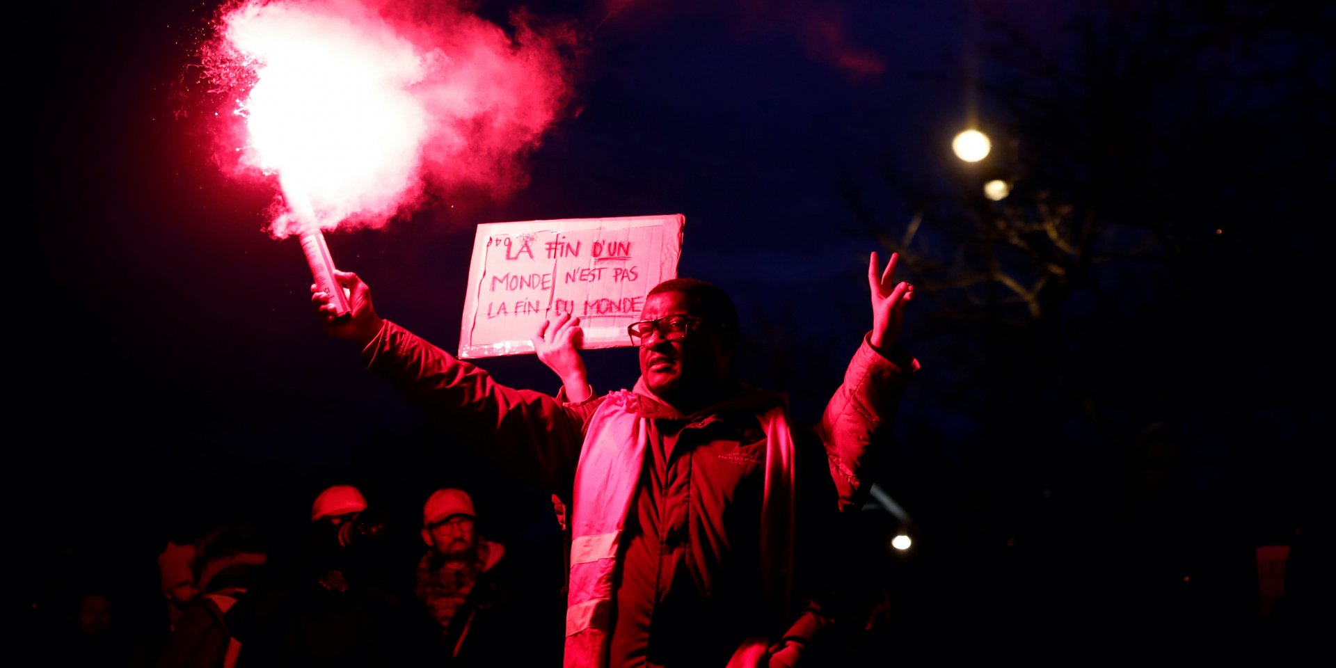 Во Франции не прекращаются протесты (Фото: REUTERS/Benoit Tessier)