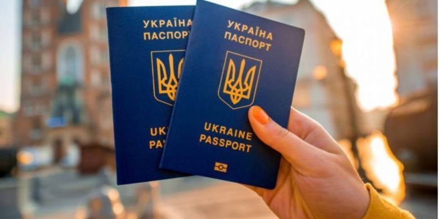 Іноземці повинні будуть прийняти присягу громадянину України (Фото: Петр Порошенко/Facebook)