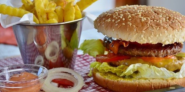 Ученые поняли, почему людям нравятся жирные продукты (Фото: pixabay.com)