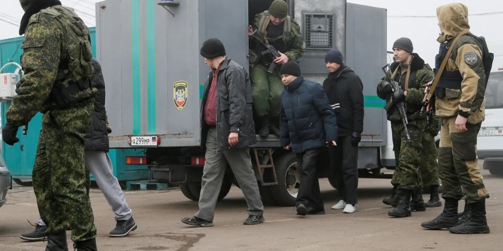 З полону бойовиків «Л/ДНР» повернулися 76 українців (Фото: REUTERS / Alexander Ermochenko)