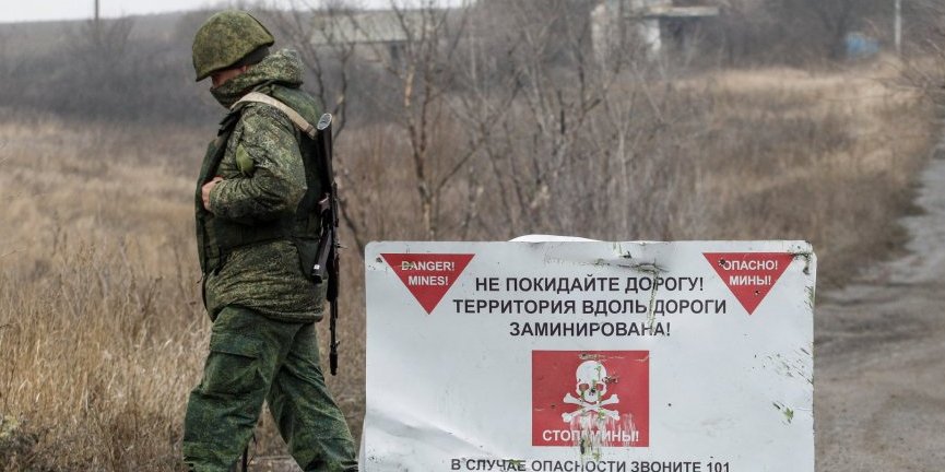 Пророссийский боевик на Донбассе. Иллюстративное фото (Фото: REUTERS / Alexander Ermochenko)