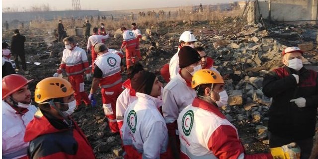 Пассажиры и экипаж украинского самолета в Иране погибли, заявили в МИД (Фото: ISNA/Twitter)