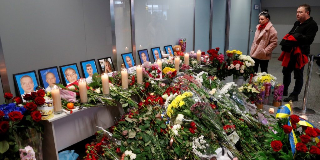 При крушении погибли 11 украинцев (Фото: REUTERS/Valentyn Ogirenko)