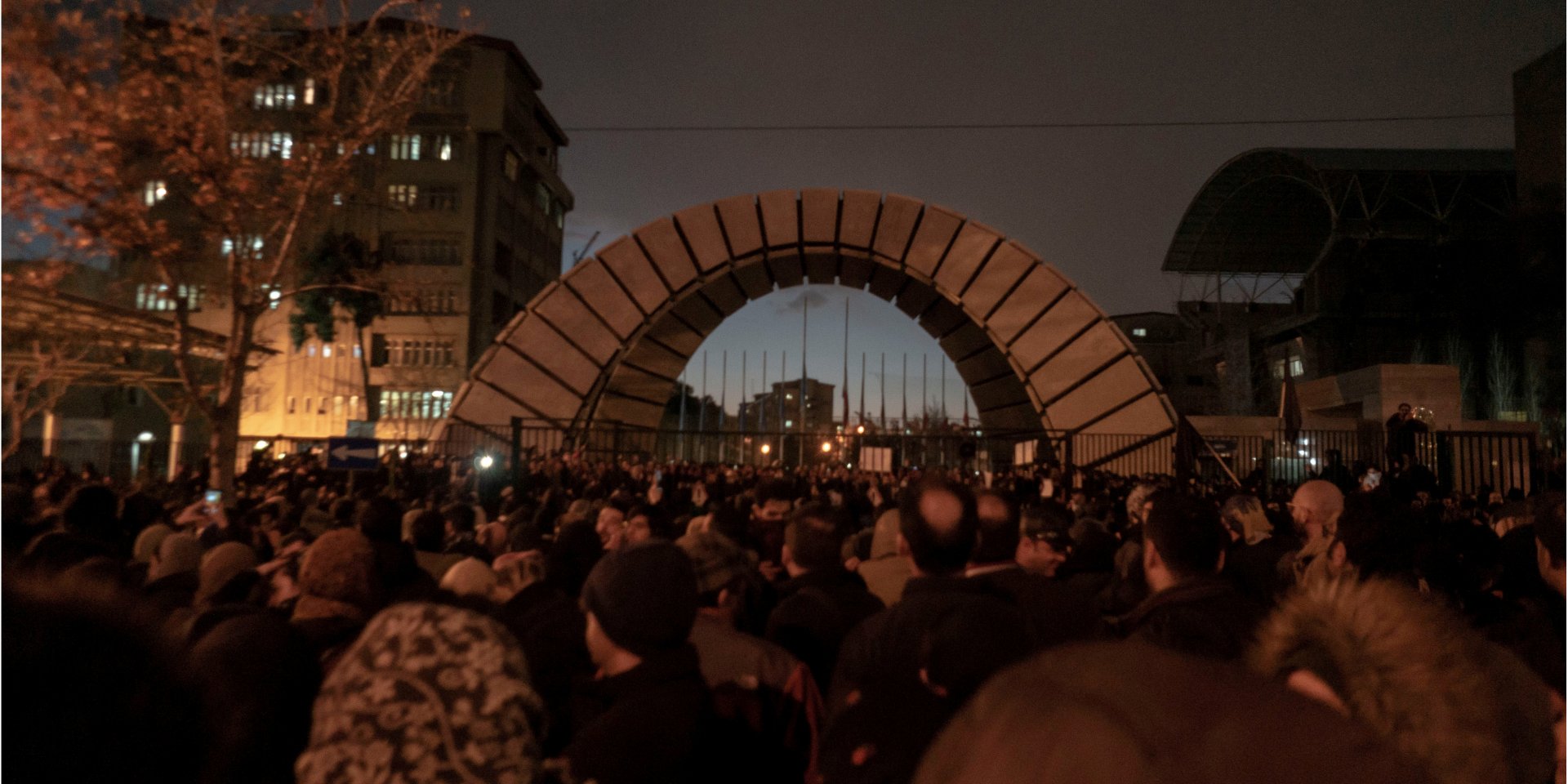 Протести в Тегерані після того, як іранська влада визнала, що літак МАУ збили військові (Фото: REUTERS)