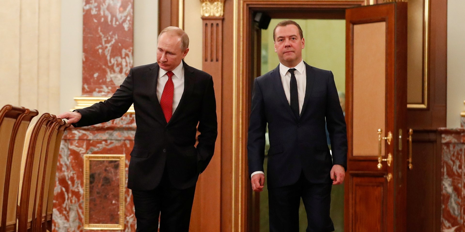 Президент РФ Владимир Путин и российский экс-премьер-министр Дмитрий Медведев (Фото: Sputnik/Dmitry Astakhov/Pool)
