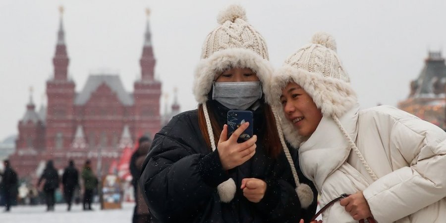 Заболевшие — граждане Китая (Фото: Maxim Shemetov/Reuters)
