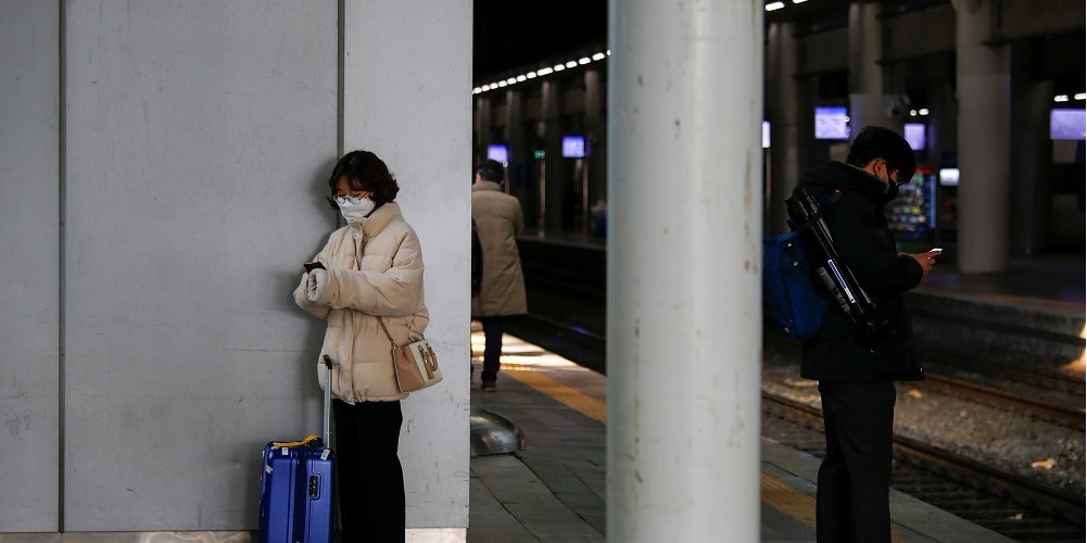 Украинские вузы отправили китайских студентов на каникулы (Фото: Heo Ran/Reuters)
