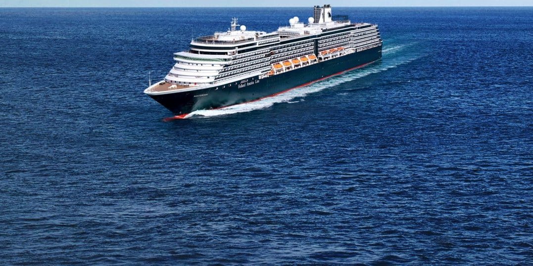 Камбоджа согласилась принять круизный лайнер с 2000 людьми на борту (Фото: Holland America)