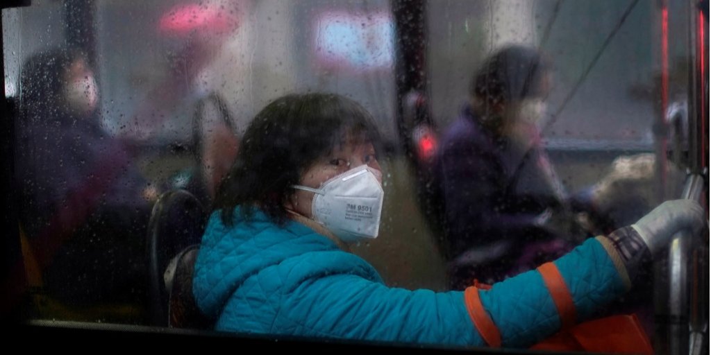 Количество умерших достигло 1367 человек (Фото: REUTERS/Aly Song)