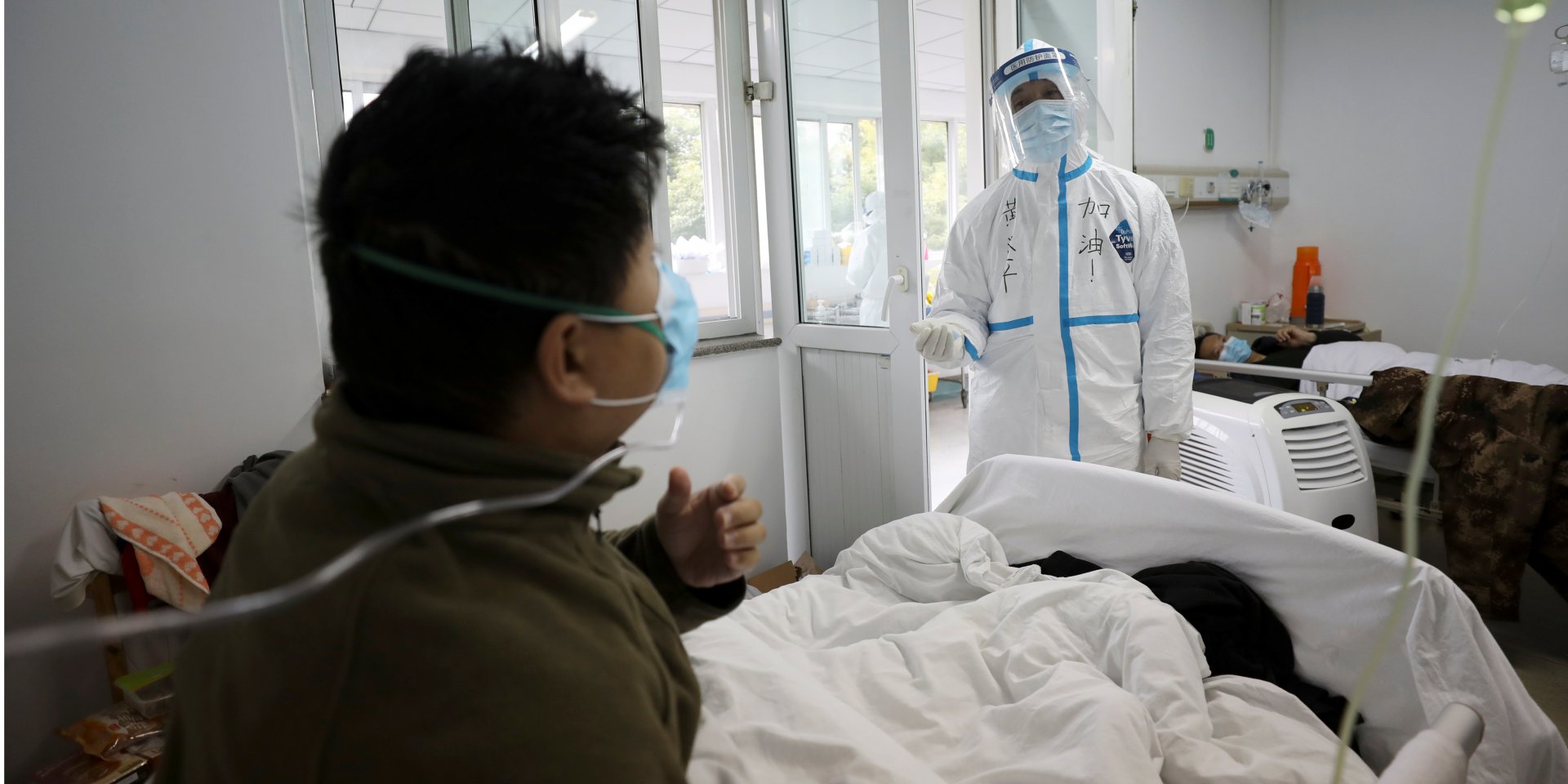 Число заразившихся новым вирусом в мире достигло 67 тысяч (Фото: REUTERS / CHINA DAILY)