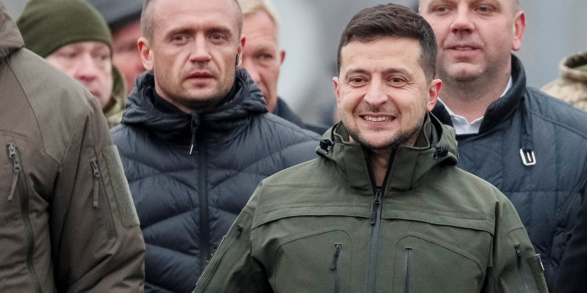 Зеленский пригрозил привезти украинцев из Уханя к особнякам неких неназванных политиков (Фото: REUTERS/Gleb Garanich)