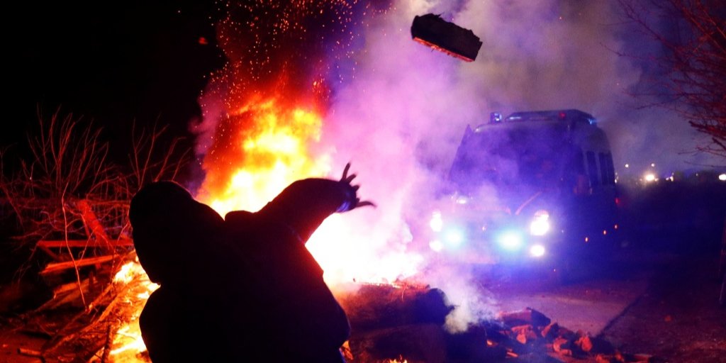 10 осіб звернулися по медичну допомогу (Фото: REUTERS/Valentyn Ogirenko)
