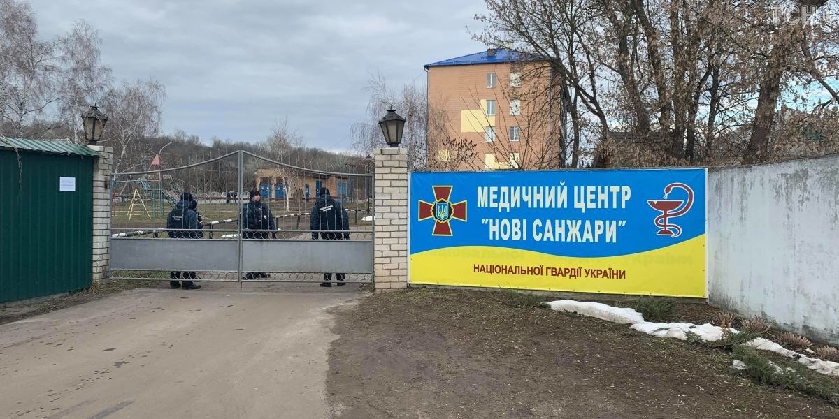 В результате беспорядков в поселке пострадали девять силовиков (Фото: МВД)