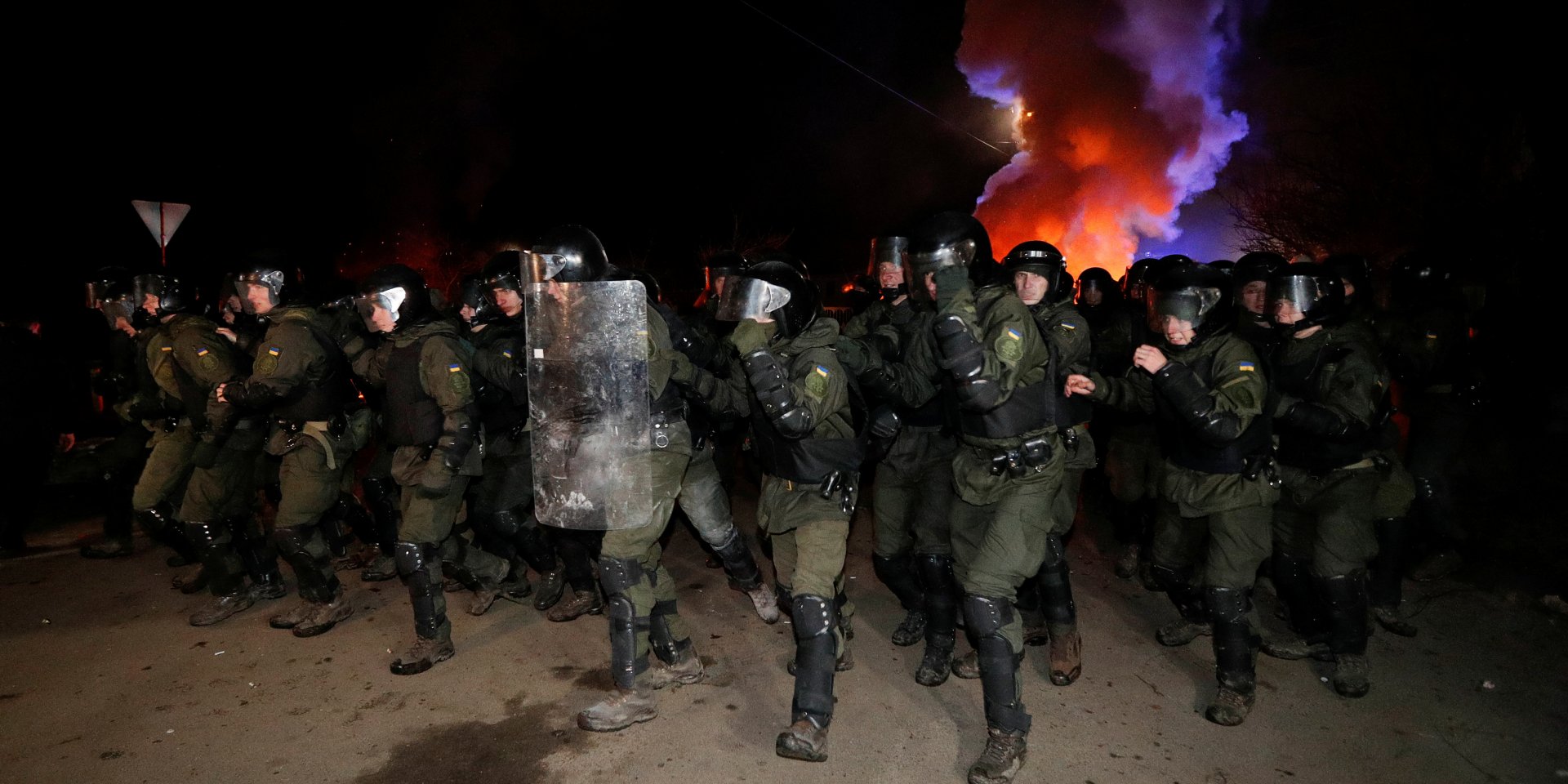 По факту столкновений в Новых Санжарах открыто пять производств (Фото: REUTERS/Valentyn Ogirenko)
