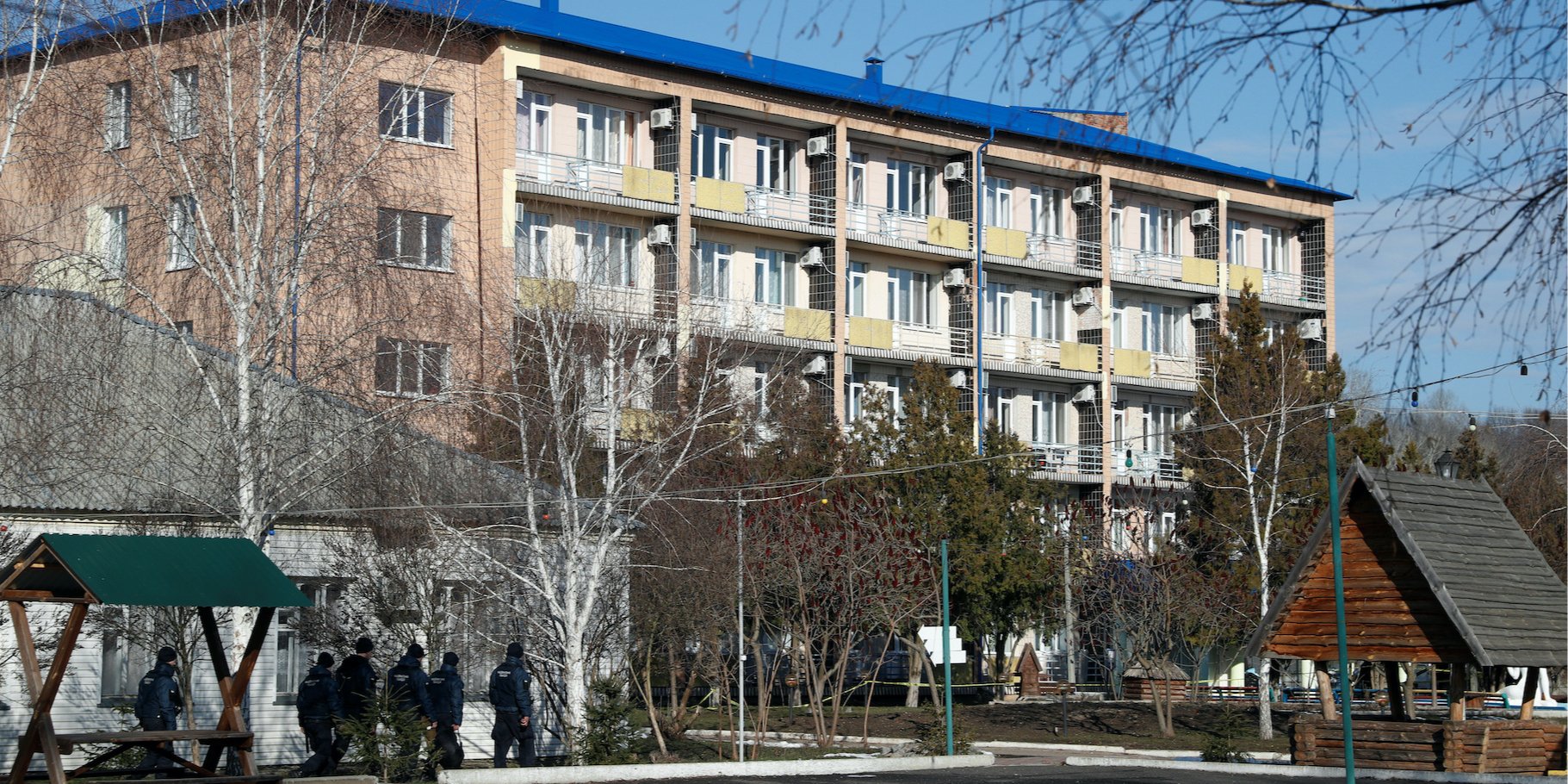В санатории в Новых Санжарах разместили эвакуированных из Китая людей (Фото: REUTERS/Valentyn Ogirenko)