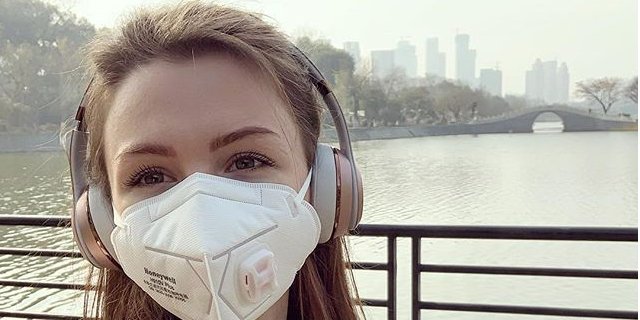Девушка отказалась уехать из Уханя без собаки (Фото: nastyazinchenko_ / Instagram)