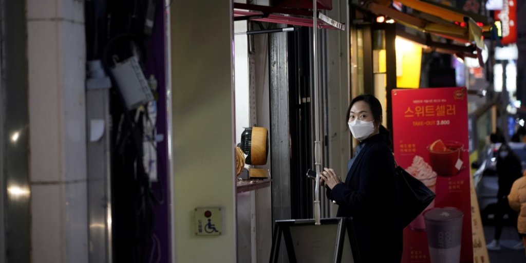 Количество заразившихся в Южной Корее быстро растет (Фото: REUTERS/Kim Hong-Ji)