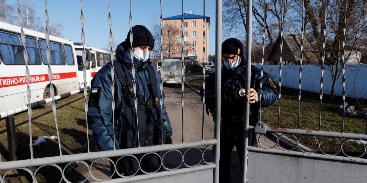 Сейчас в Новых Санжарах все спокойно (Фото: REUTERS / Valentyn Ogirenko)