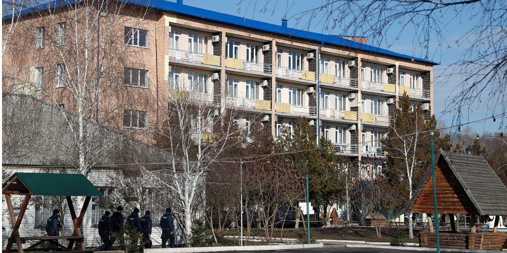 Украинцы находятся в Новых Санжарах на двухнедельной обсервации (Фото: Valentyn Ogirenko/Reuters)