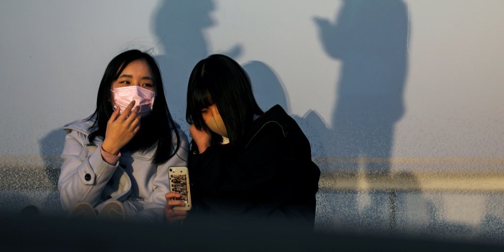 Жертвами коронавируса стали свыше 2600 человек по всему миру (Фото: REUTERS/Athit Perawongmetha)