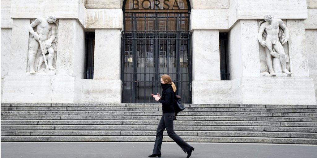 Женщина вернулась из эпицентра вспышки коронавируса в Европе (Фото: REUTERS / Flavio Lo Scalzo)