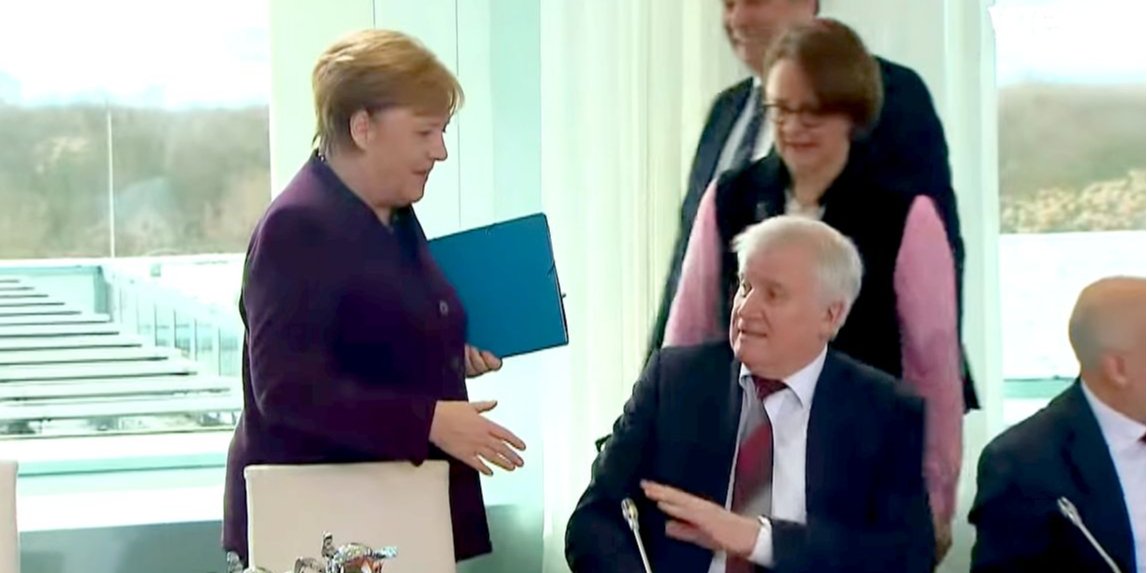 Меркель отнеслась к опасениям Зеехофера с пониманием (Фото: Скриншот с видео WELT/YouTube)