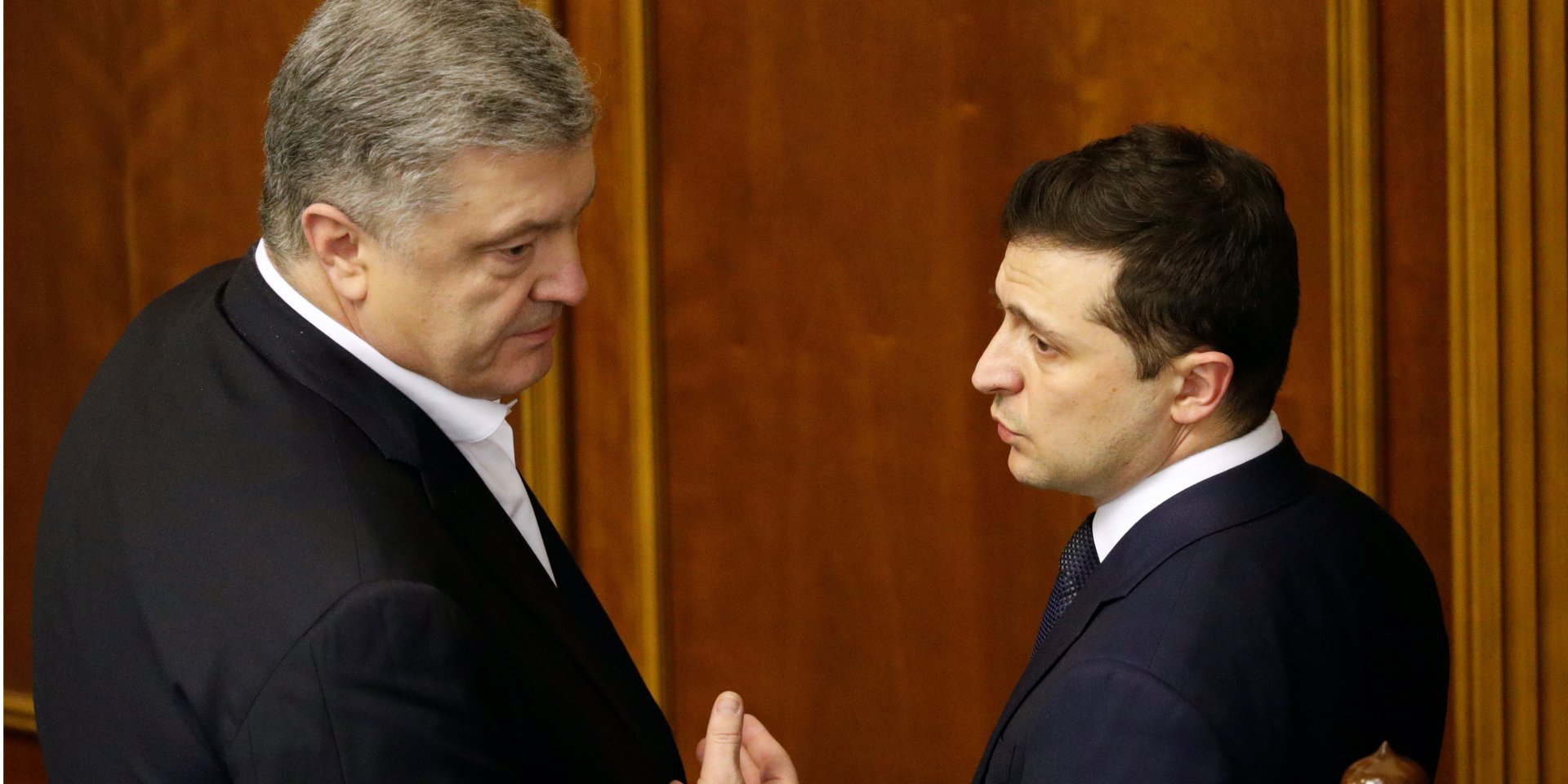 Володимир Зеленський та Петро Порошенко (Фото: REUTERS/Valentyn Ogirenko)