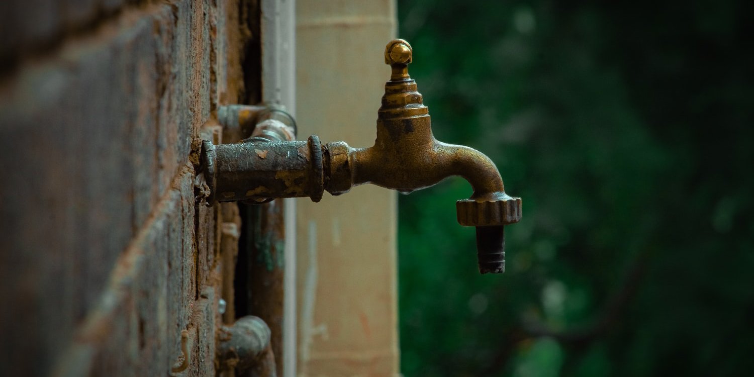 По мировому стандарту, воды в Крыму достаточно (Фото: JJ Badenhorst/Unsplash)