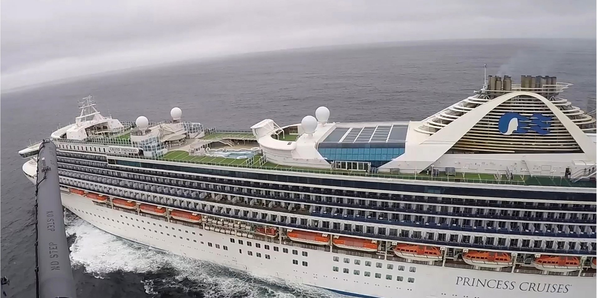 На борту Grand Princess находится более 3000 пассажиров (Фото: California National Guard/Handout via REUTERS)