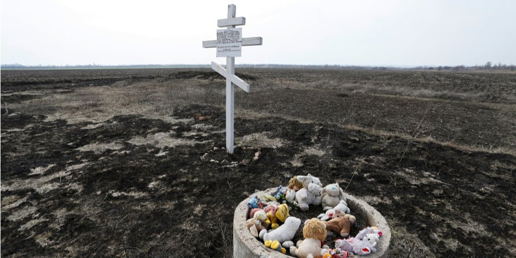 Літак збили в небі над Донбасом 17 липня 2014 року (Фото: REUTERS / Alexander Ermochenko)