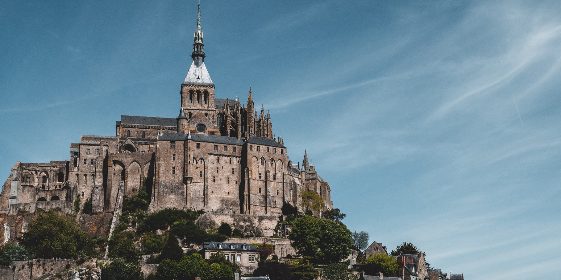 Остров-крепость Мон-Сен-Мишель в Бретани (Фото: Matt Seymour via Unsplash)