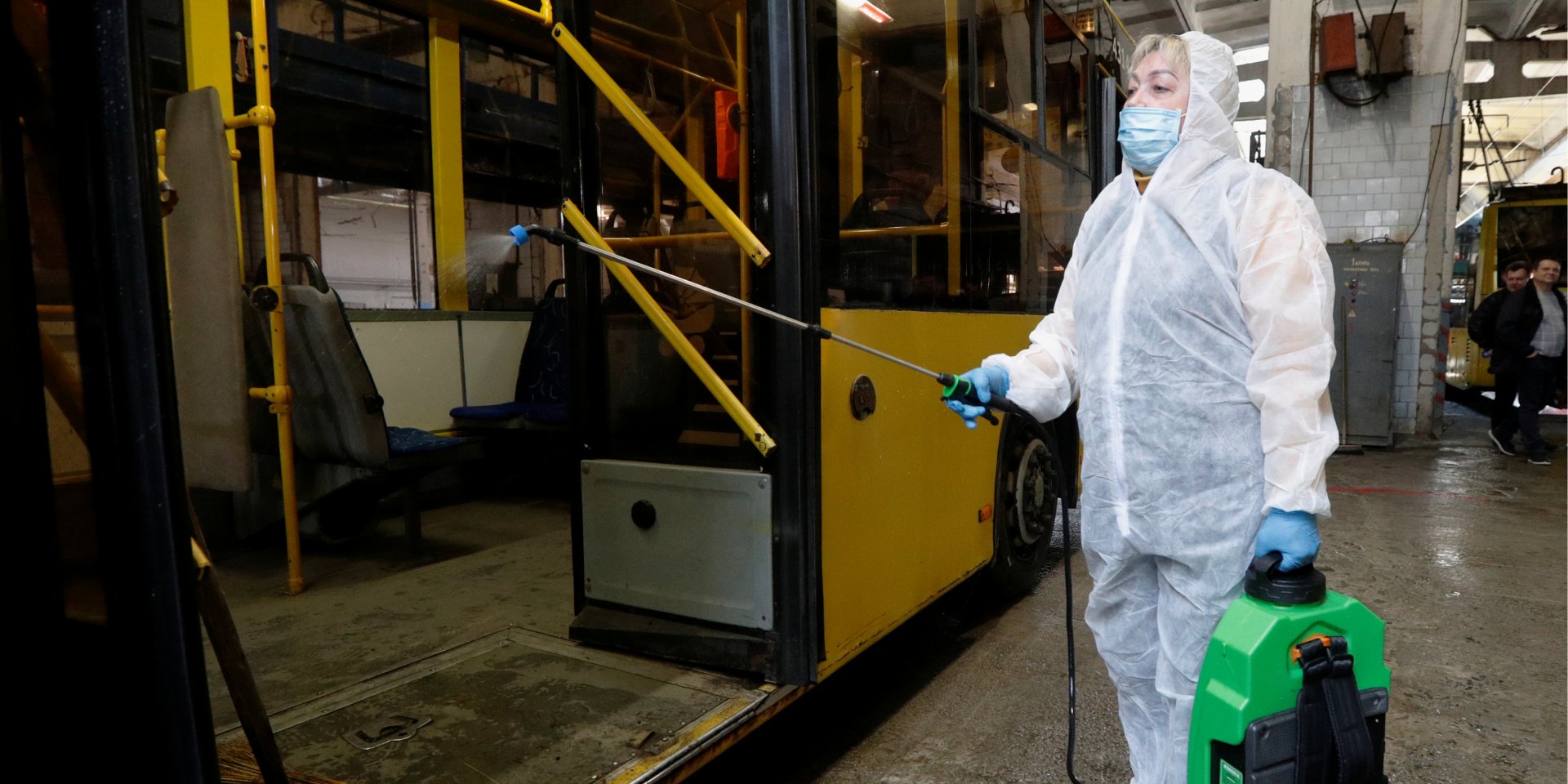 В Украине продолжает действовать трехнедельный карантин в учебных заведениях (Фото: REUTERS/Valentyn Ogirenko)