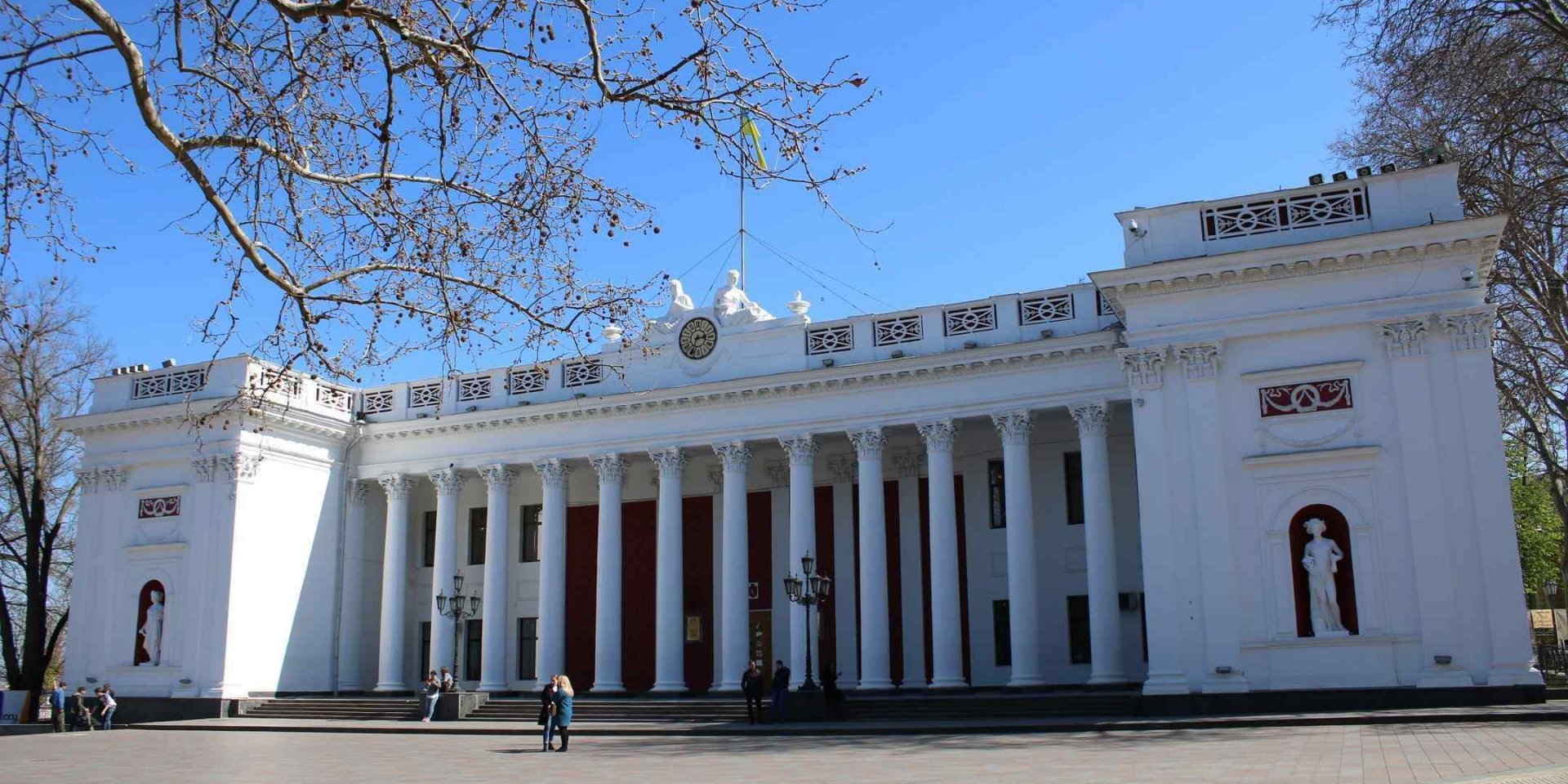 В Одессе закрыли почти все общественные места, кроме продуктовых магазинов и аптек (Фото: pushkinska.net)
