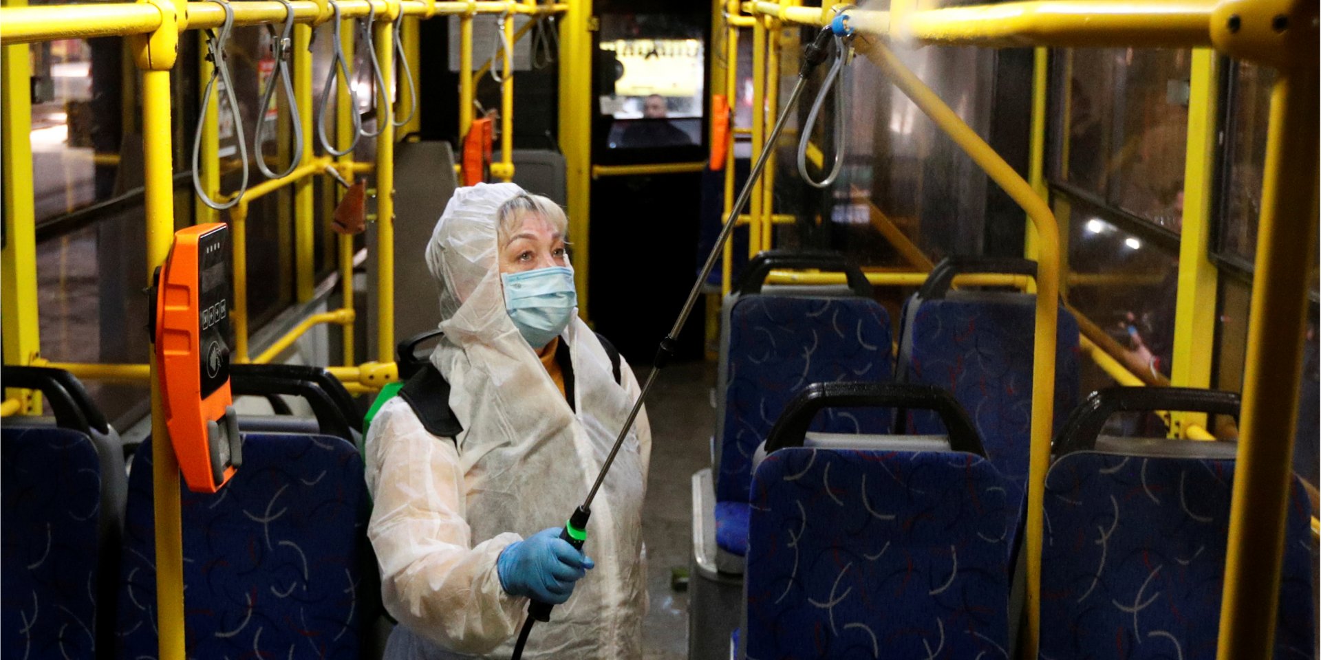 Киев усилил меры дезинфекции из-за угрозы коронавируса (Фото: REUTERS/Valentyn Ogirenko)