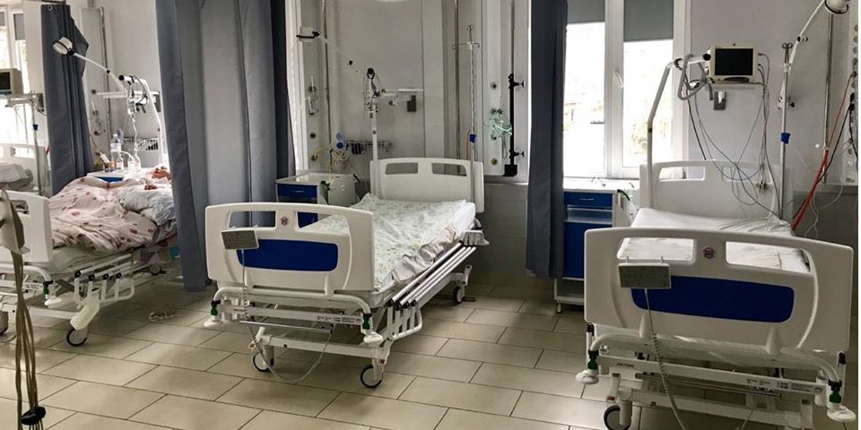 Первому зараженному сделают еще один тест (Фото: Минздрав)