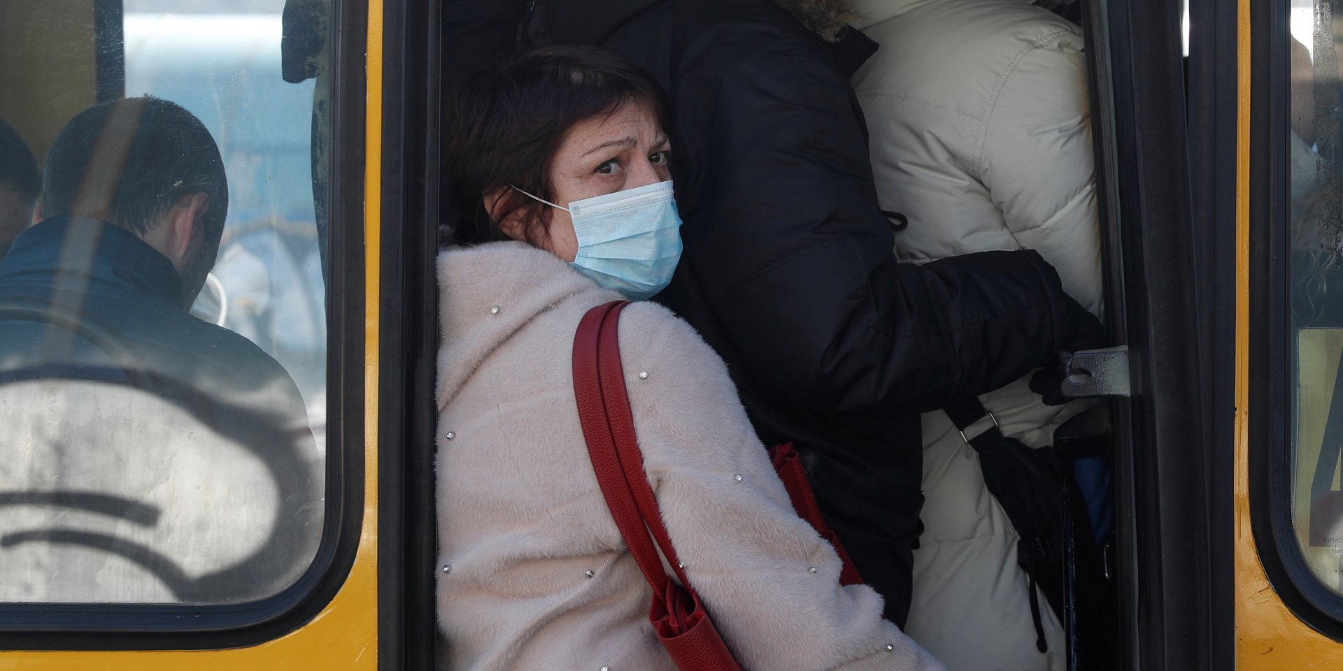 Подозрения на Covid-19 зафиксированы в Мариуполе, Краматорске и Славянске (Фото: REUTERS/Valentyn Ogirenko)