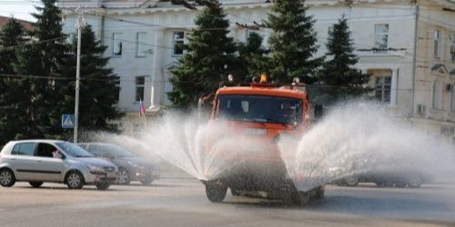 Улицы будут обрабатывать три раза в день (Фото: мэрия Черновцов)