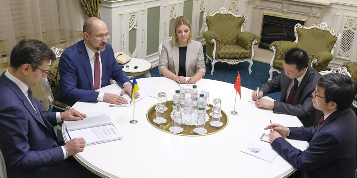 Глава правительства встретился с послом КНР в Украине Фань Сяньжуном (Фото: Денис Шмыгаль / Telegram)