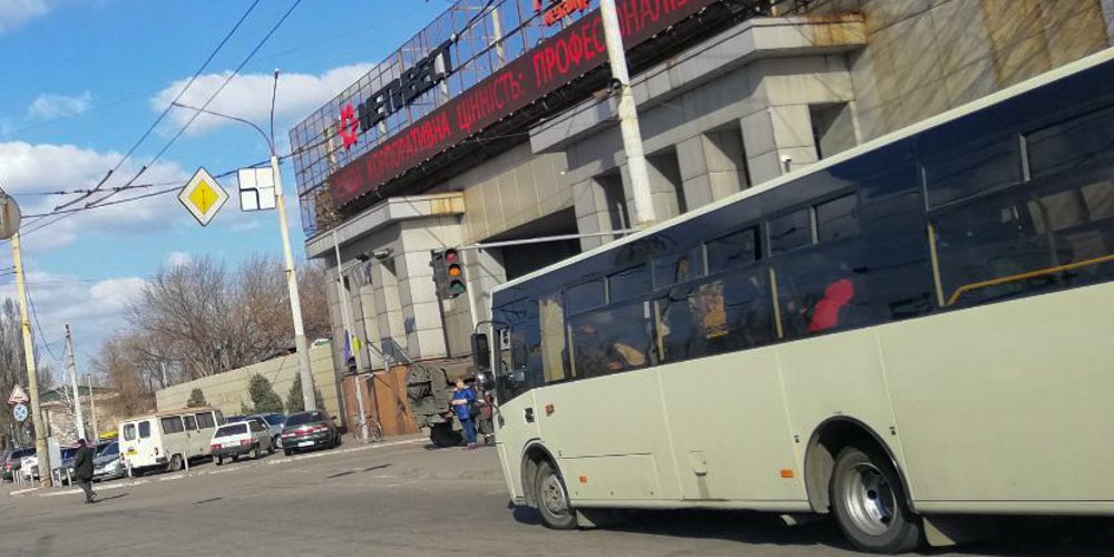 Проходные металлургического комбината Азовсталь (Фото: Артем Ильин, НВ Бизнес)