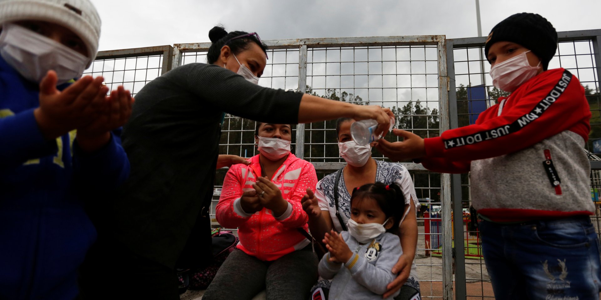 Спрос на спирт вырос, в частности, из-за необходимости антисептика (Фото: REUTERS/Daniel Tapia)