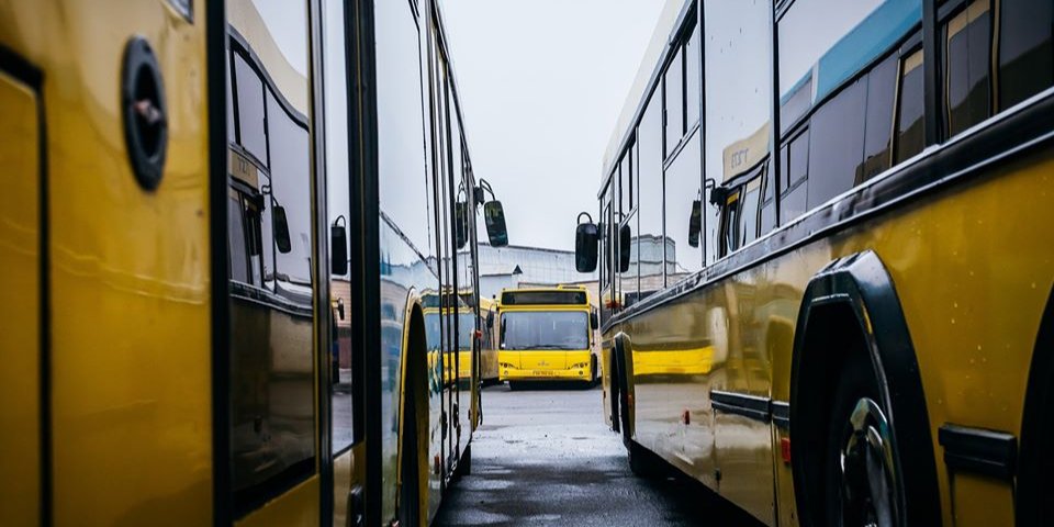 В Киеве — транспортный коллапс после закрытия метро (Фото: Киевпастранс/Facebook)