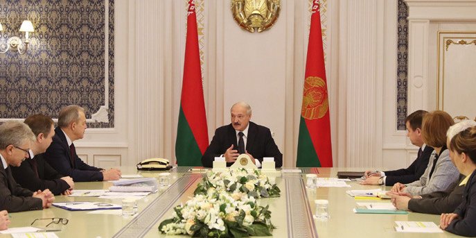 Лукашенко считает, что средством от коронавируса может стать водка и сауна (Фото: БелТА)