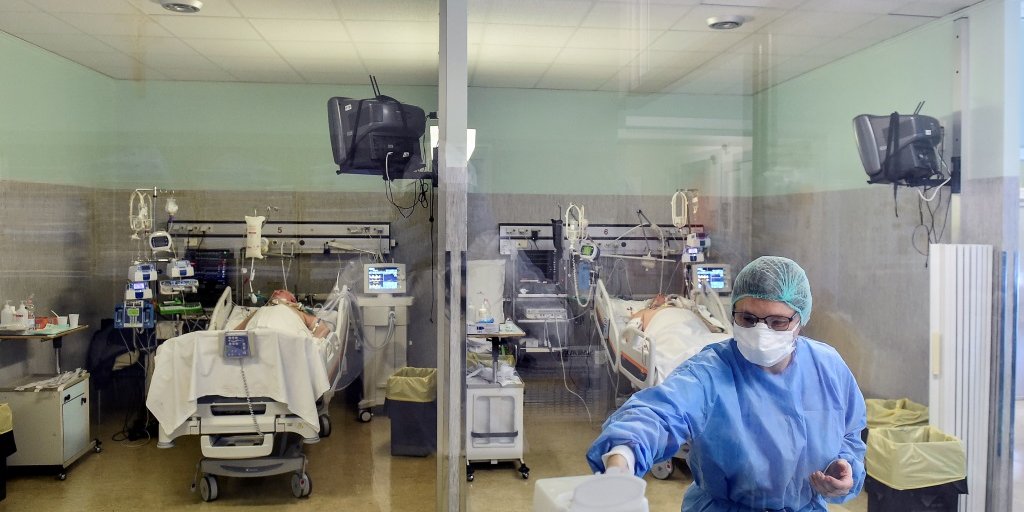 Италия обогнала Китай по количеству смертей, связанных с COVID-19 (Фото: REUTERS/Flavio Lo Scalzo)